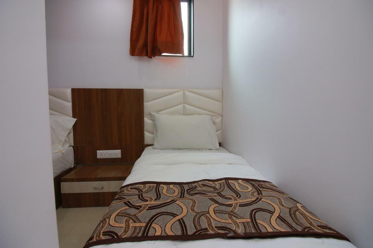 Hotel Apex Нави Мумбаи Экстерьер фото